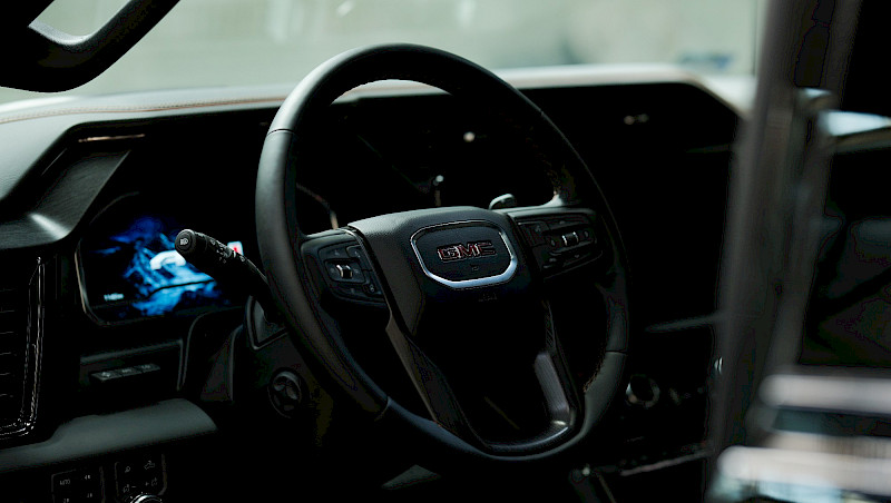 GMC Sierra AT4 belső tér, kormány